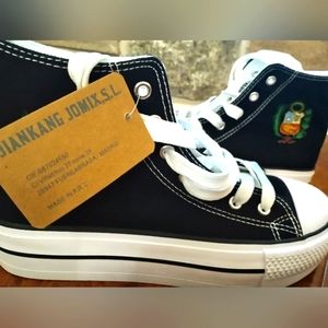 Handmade with Peruvian coat of arms